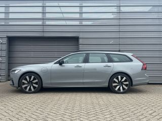 Volvo  V90 T8 455PK AWD Ultra Dark | Trekhaak | Head up display | Gelamineerde ruiten | HK Audio