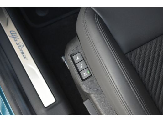 Alfa Romeo Junior Elettrica Speciale 54 kWh | Vol-Leder | Massage | Techno Pack | Adaptive Cruise | Navigatie | Sto... ActivLease financial lease