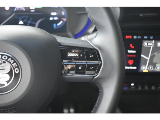 Alfa Romeo Junior Elettrica Speciale 54 kWh | Vol-Leder | Massage | Techno Pack | Adaptive Cruise | Navigatie | Sto... ActivLease financial lease