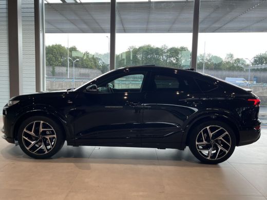 Audi Q6 e-tron S edition e-tron 83Kwh 185 kW / 252 PK Sportback Elektrische aandrijving ActivLease financial lease