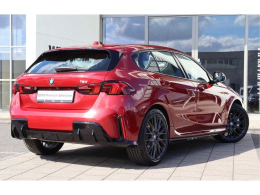 BMW 1 Serie 120 M Sport Automaat / Sportstoelen / Achteruitrijcamera / Adaptieve LED / Comfort Access / Stoel... ActivLease financial lease