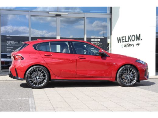 BMW 1 Serie 120 M Sport Automaat / Sportstoelen / Achteruitrijcamera / Adaptieve LED / Comfort Access / Stoel... ActivLease financial lease