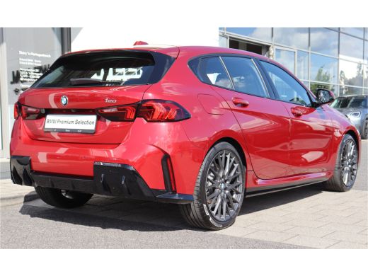 BMW 1 Serie 120 M Sport Automaat / Sportstoelen / Achteruitrijcamera / Adaptieve LED / Comfort Access / Stoel... ActivLease financial lease