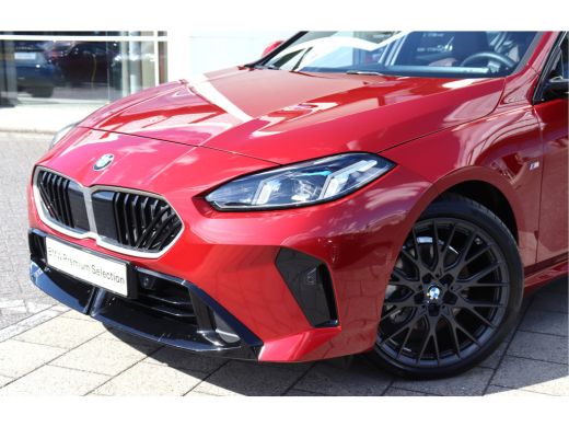 BMW 1 Serie 120 M Sport Automaat / Sportstoelen / Achteruitrijcamera / Adaptieve LED / Comfort Access / Stoel... ActivLease financial lease