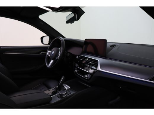 BMW 5 Serie 520e High Executive M Sport Automaat / Schuif-kanteldak / Laserlight / Stoelventilatie / Stoelver... ActivLease financial lease