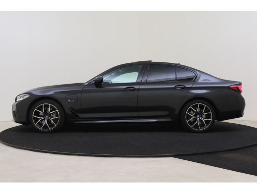 BMW 5 Serie 520e High Executive M Sport Automaat / Schuif-kanteldak / Laserlight / Stoelventilatie / Stoelver... ActivLease financial lease