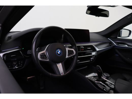 BMW 5 Serie 520e High Executive M Sport Automaat / Schuif-kanteldak / Laserlight / Stoelventilatie / Stoelver... ActivLease financial lease