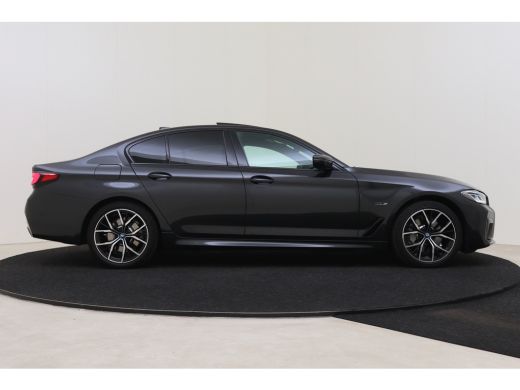 BMW 5 Serie 520e High Executive M Sport Automaat / Schuif-kanteldak / Laserlight / Stoelventilatie / Stoelver... ActivLease financial lease