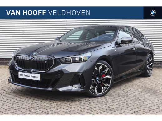 BMW i5 eDrive40 M Sport / Panoramadak / Trekhaak / Adaptieve LED / Comfort Access / Stoelverwarming / Ha... BMW i5 eDrive40 M Sport / Panoramadak / Trekhaak / Adaptieve LED / Comfort Access / Stoelverwarming / Ha...