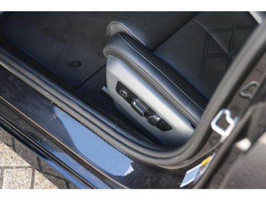 BMW i5 eDrive40 M Sport / Panoramadak / Trekhaak / Adaptieve LED / Comfort Access / Stoelverwarming / Ha... ActivLease financial lease