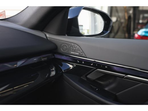 BMW i5 eDrive40 M Sport / Panoramadak / Trekhaak / Adaptieve LED / Comfort Access / Stoelverwarming / Ha... ActivLease financial lease