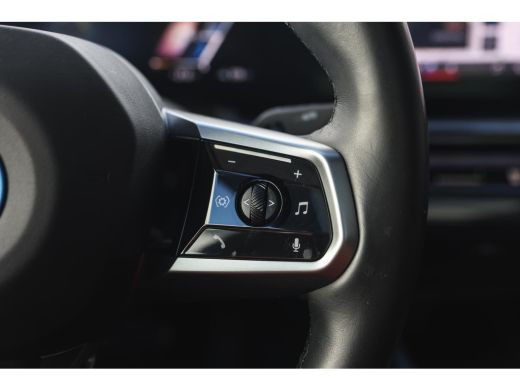 BMW i5 eDrive40 M Sport / Panoramadak / Trekhaak / Adaptieve LED / Comfort Access / Stoelverwarming / Ha... ActivLease financial lease