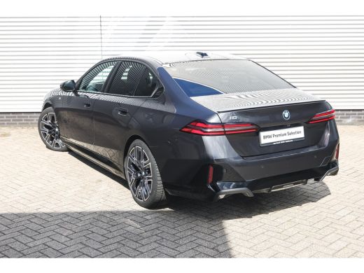 BMW i5 eDrive40 M Sport / Panoramadak / Trekhaak / Adaptieve LED / Comfort Access / Stoelverwarming / Ha... ActivLease financial lease