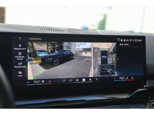 BMW i5 eDrive40 M Sport / Panoramadak / Trekhaak / Adaptieve LED / Comfort Access / Stoelverwarming / Ha... ActivLease financial lease