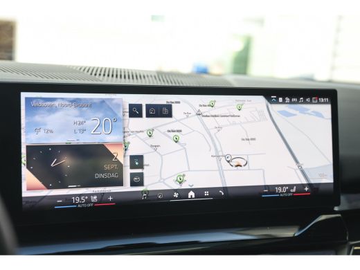 BMW i5 eDrive40 M Sport / Panoramadak / Trekhaak / Adaptieve LED / Comfort Access / Stoelverwarming / Ha... ActivLease financial lease