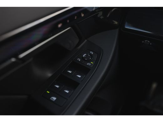 BMW i5 eDrive40 M Sport / Panoramadak / Trekhaak / Adaptieve LED / Comfort Access / Stoelverwarming / Ha... ActivLease financial lease