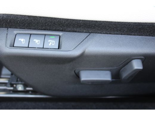 Fiat 600 1.2 Hybrid La Prima / Navigatie / Camera / LEDER / Stoelverwarming / Dodehoek / PDC V+A / Keyless... ActivLease financial lease