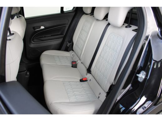 Fiat 600 1.2 Hybrid La Prima / Navigatie / Camera / LEDER / Stoelverwarming / Dodehoek / PDC V+A / Keyless... ActivLease financial lease