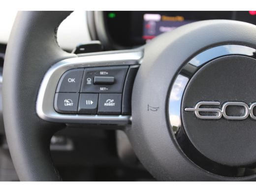 Fiat 600 1.2 Hybrid La Prima / Navigatie / Camera / LEDER / Stoelverwarming / Dodehoek / PDC V+A / Keyless... ActivLease financial lease