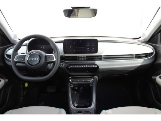 Fiat 600 1.2 Hybrid La Prima / Navigatie / Camera / LEDER / Stoelverwarming / Dodehoek / PDC V+A / Keyless... ActivLease financial lease