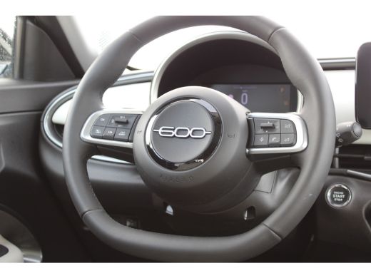 Fiat 600 1.2 Hybrid La Prima / Navigatie / Camera / LEDER / Stoelverwarming / Dodehoek / PDC V+A / Keyless... ActivLease financial lease