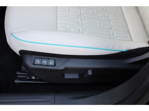 Fiat 600 1.2 Hybrid La Prima / Navigatie / Camera / LEDER / Stoelverwarming / Dodehoek / PDC V+A / Keyless... ActivLease financial lease