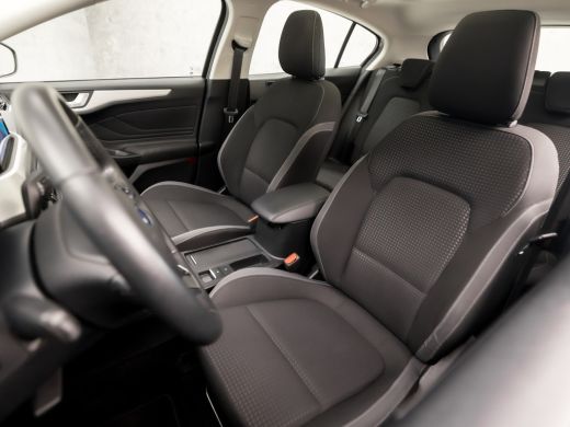 Ford Focus 1.0 EcoBoost Sport (PANORAMADAK, APPLE CARPLAY, GROOT NAVI, PARKEERSENSOREN, SPORTSTOELEN, LED KO... ActivLease financial lease
