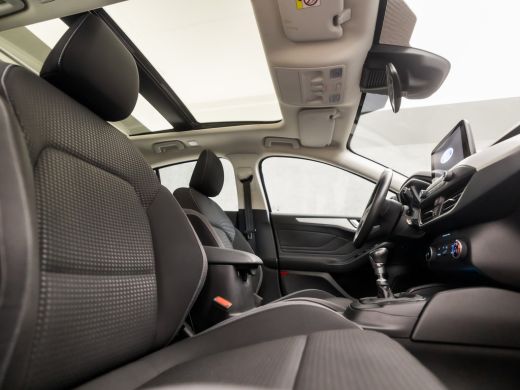 Ford Focus 1.0 EcoBoost Sport (PANORAMADAK, APPLE CARPLAY, GROOT NAVI, PARKEERSENSOREN, SPORTSTOELEN, LED KO... ActivLease financial lease