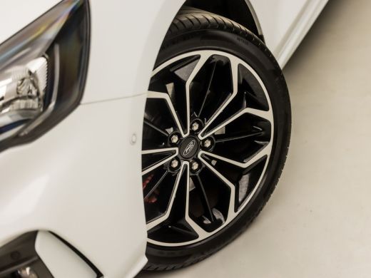 Ford Focus 1.0 EcoBoost ST Line (VIRTUAL COCKPIT, APPLE CARPLAY, GROOT NAVI, STUUR/STOELVERWARMING, SPORTSTO... ActivLease financial lease