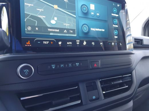 Ford Transit Custom 320 2.5 PHEV L2H1 Limited DC | Dubbele schuifdeur | Trekhaak | Stoel- en Stuurverwarming | 17 inc... ActivLease financial lease