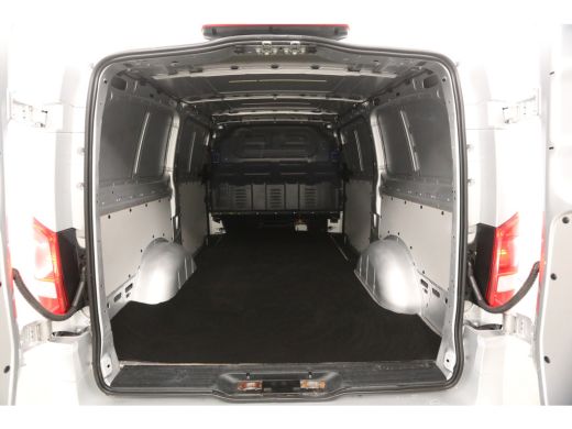 Mercedes-Benz Vito 114 CDI Lang Automaat Airco Camera Cruise Carplay LED Navi Trekhaak 3 Persoons 2xSchuifdeur 18"LM... ActivLease financial lease