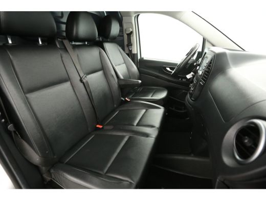 Mercedes-Benz Vito 114 CDI Lang Automaat Airco Camera Cruise Carplay LED Navi Trekhaak 3 Persoons 2xSchuifdeur 18"LM... ActivLease financial lease