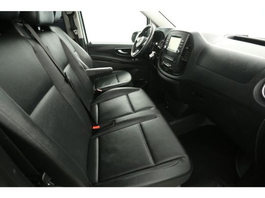 Mercedes-Benz Vito 114 CDI Lang Automaat Airco Camera Cruise Carplay LED Navi Trekhaak 3 Persoons 2xSchuifdeur 18"LM... ActivLease financial lease
