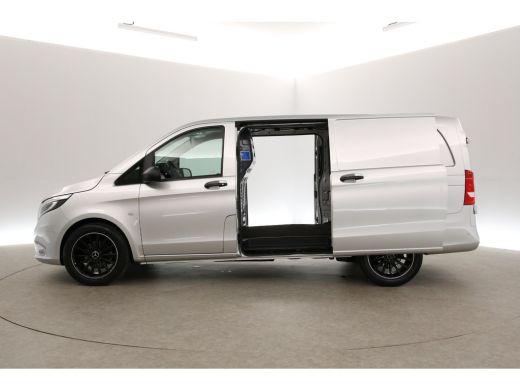 Mercedes-Benz Vito 114 CDI Lang Automaat Airco Camera Cruise Carplay LED Navi Trekhaak 3 Persoons 2xSchuifdeur 18"LM... ActivLease financial lease