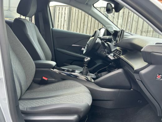 Peugeot 208 1.2 PureTech 100 Allure | Achteruitrijcamera | Apple Carplay/Android Auto | Navigatiesysteem full... ActivLease financial lease