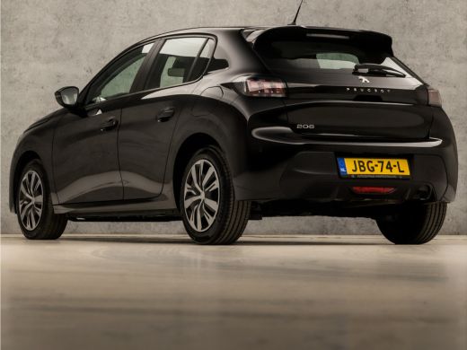 Peugeot 208 1.2 PureTech Allure Sport Automaat (APPLE CARPLAY, GROOT NAVI, LANE ASSIST, SPORTSTOELEN, CRUISE,... ActivLease financial lease