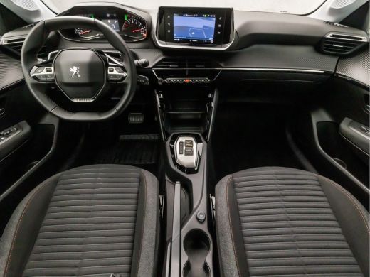 Peugeot 208 1.2 PureTech Allure Sport Automaat (APPLE CARPLAY, GROOT NAVI, LANE ASSIST, SPORTSTOELEN, CRUISE,... ActivLease financial lease