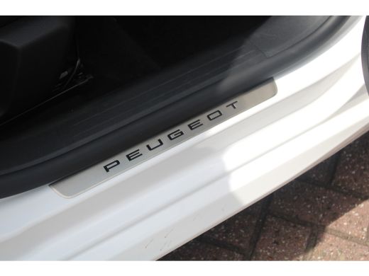 Peugeot e-208 EV GT 51 kWh | Nieuw model | Navigatie | Camera | Stoelverwarming | Adaptieve cruise | Fase 3 | B... ActivLease financial lease