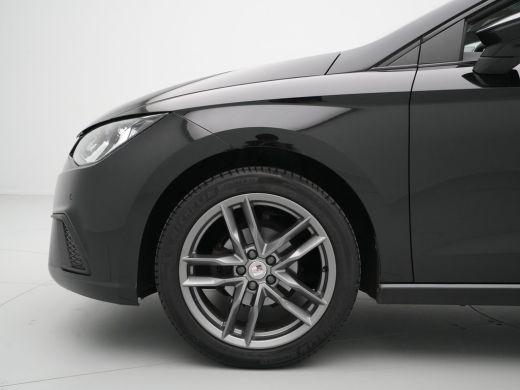 Seat Ibiza 1.0 TSI 95pk Style Business Intense Clima Navigatie Privacyglas Carplay Camera 17" velgen 321 ActivLease financial lease