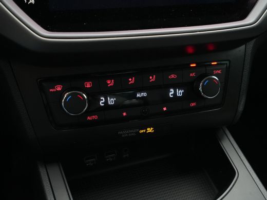 Seat Ibiza 1.0 TSI 95pk Style Business Intense Clima Navigatie Privacyglas Carplay Camera 17" velgen 321 ActivLease financial lease