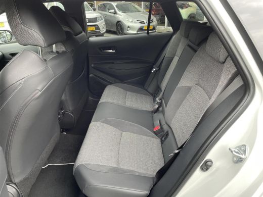 Toyota Corolla Touring Sports Hybrid 140 Dynamic **STOELVERWARMING/ PARKEERSENSOREN VOOR EN ACHTER/ LENDENSTEUN/ KEYLESS** ActivLease financial lease
