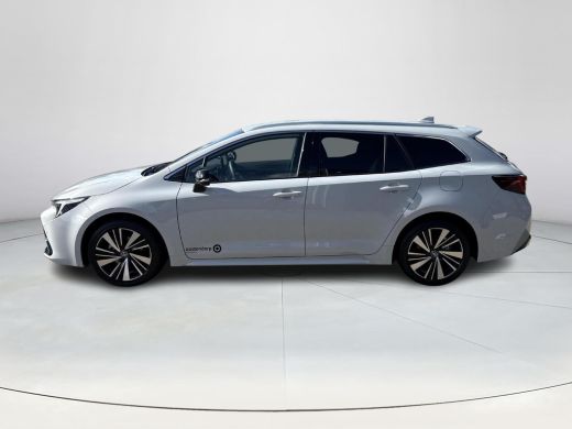 Toyota Corolla Touring Sports Hybrid 140 Dynamic **STOELVERWARMING/ PARKEERSENSOREN VOOR EN ACHTER/ LENDENSTEUN/ KEYLESS** ActivLease financial lease