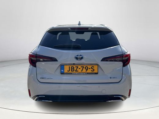 Toyota Corolla Touring Sports Hybrid 140 Dynamic **STOELVERWARMING/ PARKEERSENSOREN VOOR EN ACHTER/ LENDENSTEUN/ KEYLESS** ActivLease financial lease