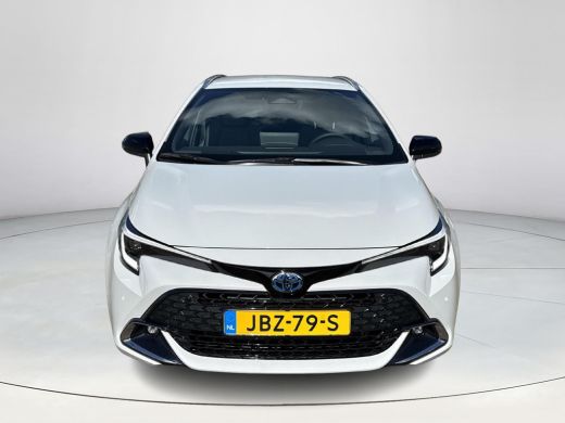 Toyota Corolla Touring Sports Hybrid 140 Dynamic **STOELVERWARMING/ PARKEERSENSOREN VOOR EN ACHTER/ LENDENSTEUN/ KEYLESS** ActivLease financial lease