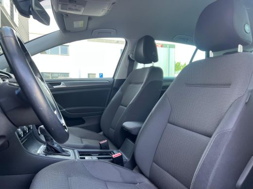 Volkswagen e-Golf E-DITION | Winterpakket | Warmtepomp | Donkere ramen achter | Voorruit verwarmbaar | Keyless Acce... ActivLease financial lease