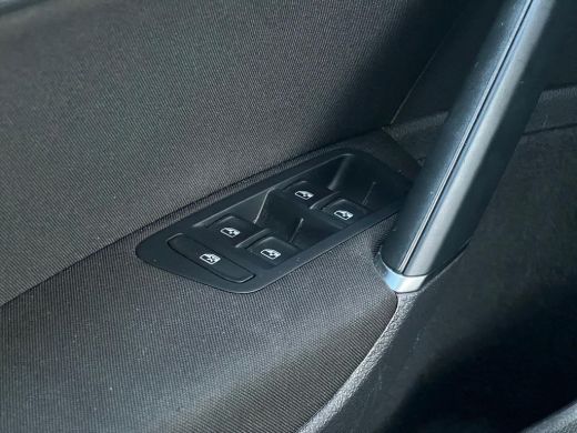 Volkswagen e-Golf E-DITION | Winterpakket | Warmtepomp | Donkere ramen achter | Voorruit verwarmbaar | Keyless Acce... ActivLease financial lease