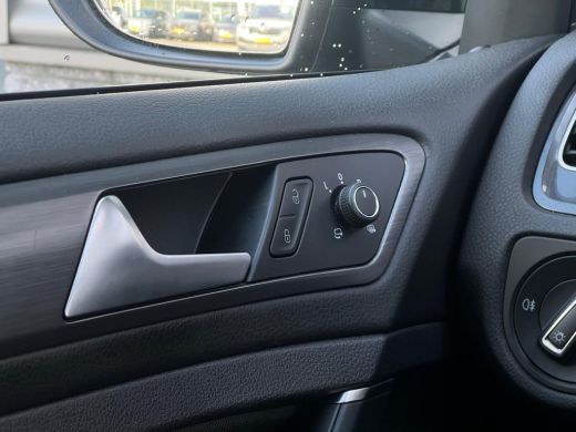 Volkswagen e-Golf E-DITION | Winterpakket | Warmtepomp | Donkere ramen achter | Voorruit verwarmbaar | Keyless Acce... ActivLease financial lease