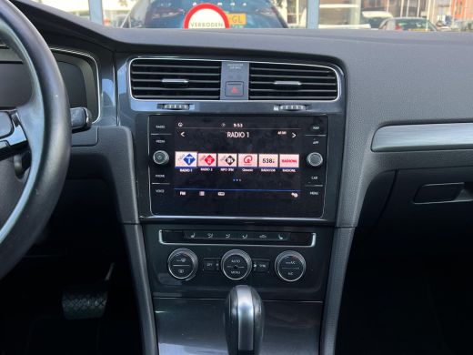 Volkswagen e-Golf E-DITION | Winterpakket | Warmtepomp | Donkere ramen achter | Voorruit verwarmbaar | Keyless Acce... ActivLease financial lease
