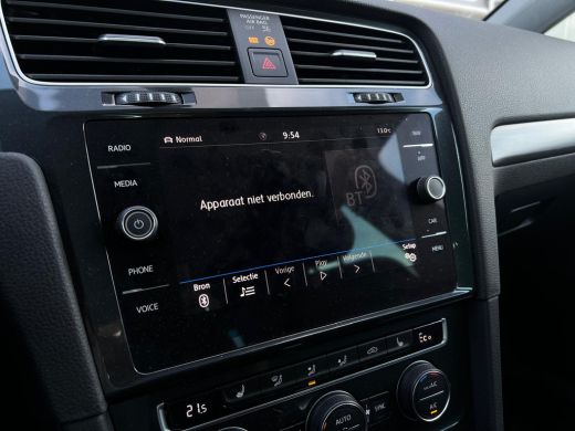Volkswagen e-Golf E-DITION | Winterpakket | Warmtepomp | Donkere ramen achter | Voorruit verwarmbaar | Keyless Acce... ActivLease financial lease