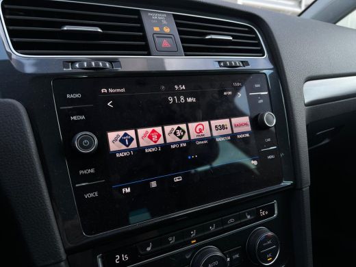 Volkswagen e-Golf E-DITION | Winterpakket | Warmtepomp | Donkere ramen achter | Voorruit verwarmbaar | Keyless Acce... ActivLease financial lease